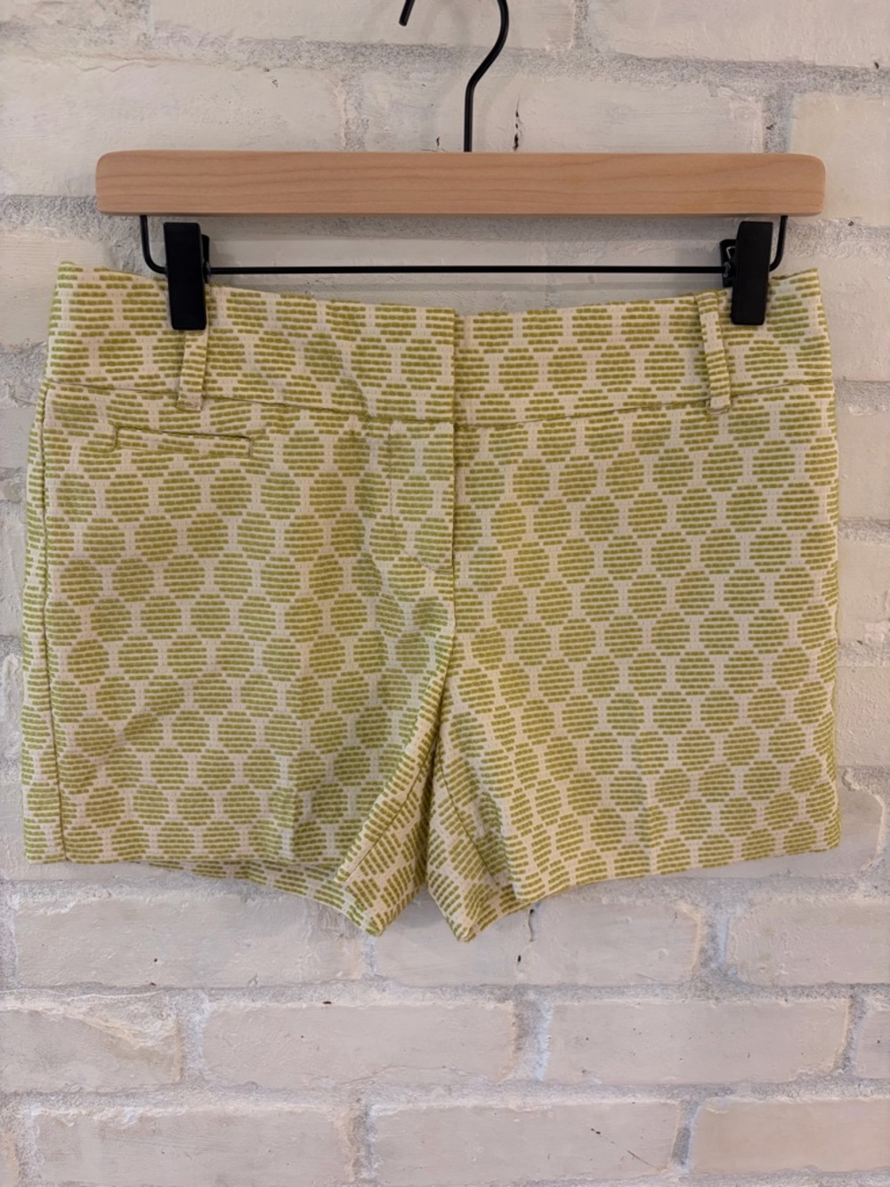 Anne Taylor Loft Textured Light Olive Classic Shorts
(B2)